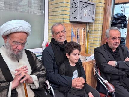 حضور رئیس جمهور در جمع عزاداران تبریزی