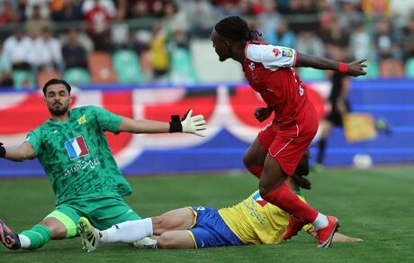 پرسپولیس به صدر جدول نزدیک شد