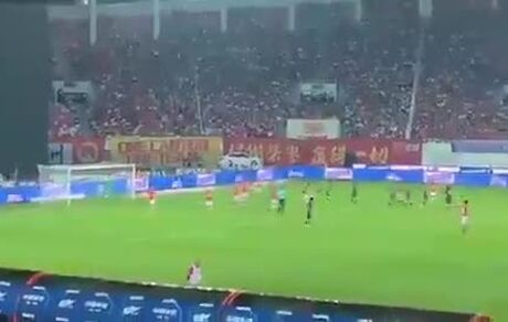 آغاز لیگ فوتبال چین با حضور کامل تماشاگران / ویدئو