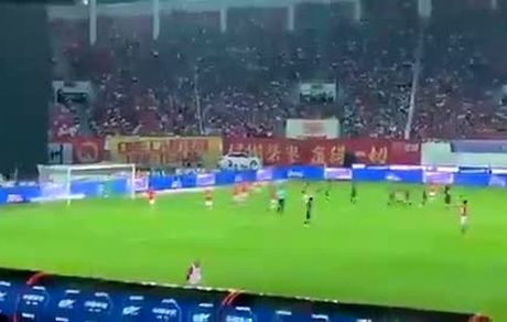 آغاز لیگ فوتبال چین با حضور کامل تماشاگران / ویدئو