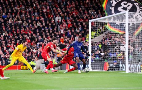 پاریس با انریکه، لیورپول را در آنفیلد حذف کرد