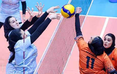 لیگ برتر والیبال بانوان: سایپا نبرد خودروسازان را برد / سپاهان در صدر ماند