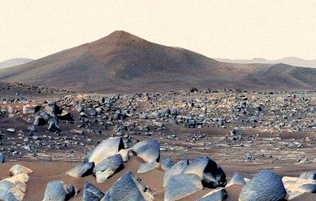 عکس خیره‌کننده مریخ نورد پشتکار از سیاره مریخ / عکس