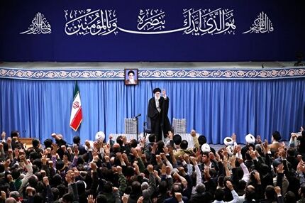 رهبر انقلاب: هر کس به ایران و امنیت آن علاقه‌مند است باید در انتخابات شرکت کند
