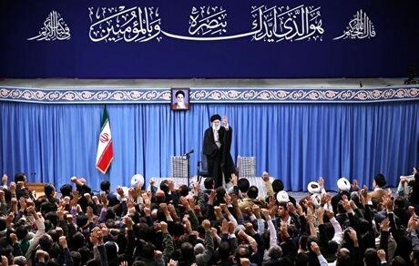 رهبر انقلاب: هر کس به ایران و امنیت آن علاقه‌مند است باید در انتخابات شرکت کند
