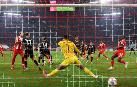 بایرن مونیخ بازی را باخته را با ۶ گل برد