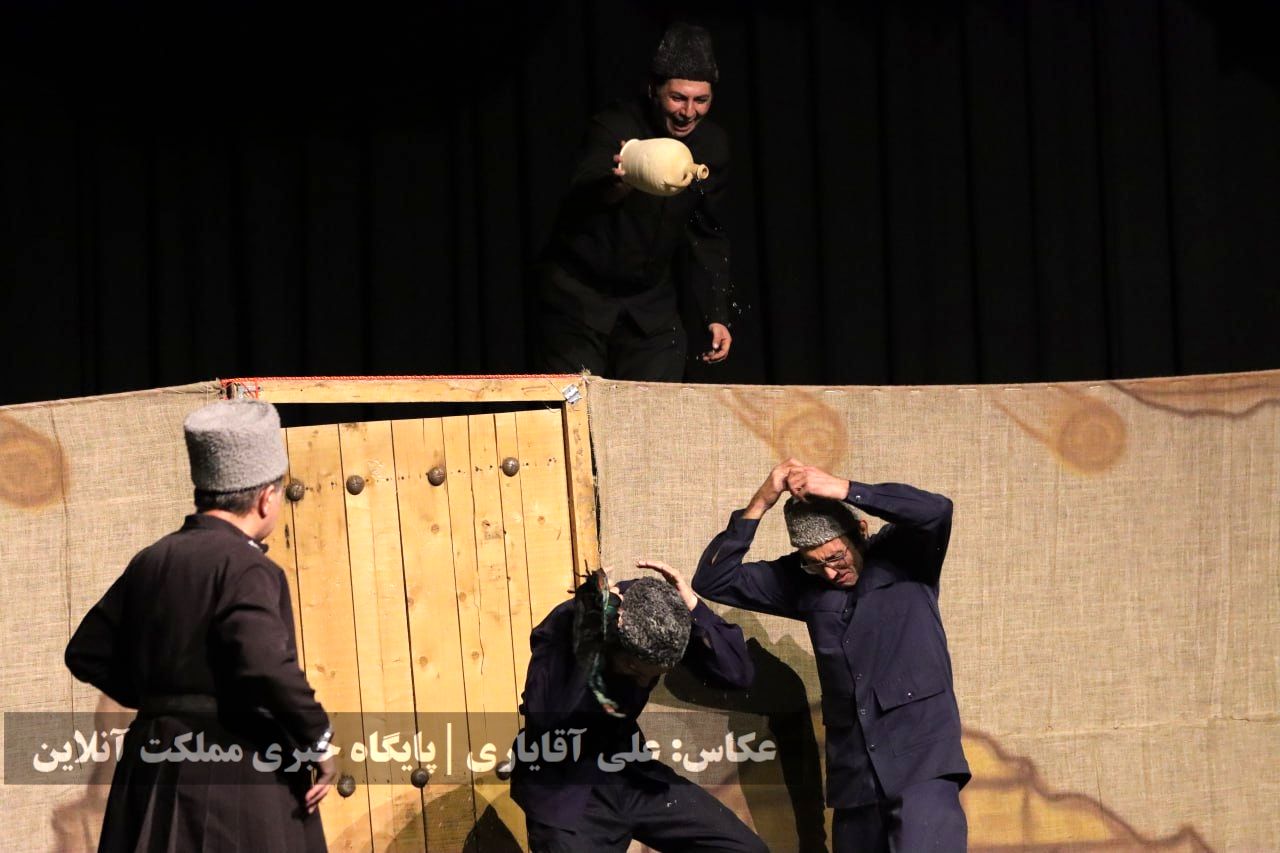 نمایش طنز ترکی «قره پاپاق لوطوسو»