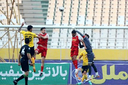 سپاهان، اولین باخت فصل پرسپولیس را رقم زد / ضدحال مورایس به یحیی