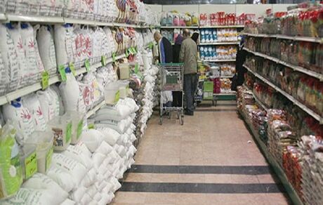 تامین کالاها اساسی با ارز چهار هزار و ۲۰۰ تومانی ادامه دارد