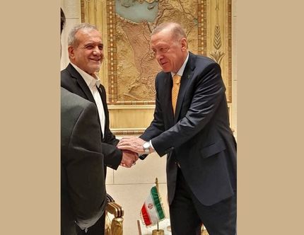 نقد زبان بدن رئیس جمهور در دیدار با اردوغان، شیطنت رسانه ترکی است