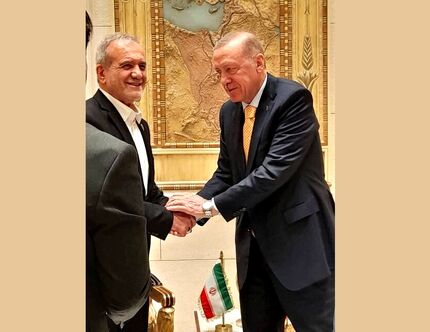 نقد زبان بدن رئیس جمهور در دیدار با اردوغان، شیطنت رسانه ترکی است