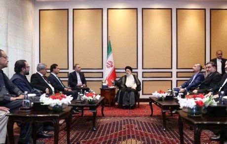 ایران از سویی میز مذاکره را ترک نکرد و از سوی دیگر در برابر فشارهای آمریکایی‌ها گزینه مقاومت را برگزید