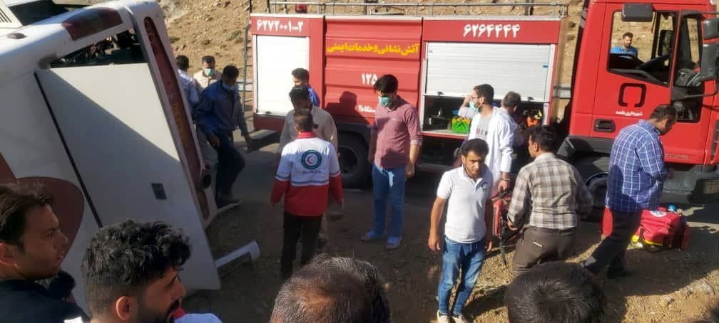 تصاویر حادثه واژگونی اتوبوس خبرنگاران