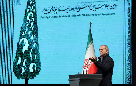 رئیس جمهور: نخبه‌ها بدون شبکه انسانی و مهارت کار گروهی موفق نمی‌شوند