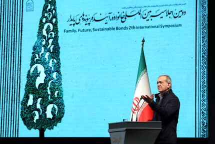 رئیس جمهور: نخبه‌ها بدون شبکه انسانی و مهارت کار گروهی موفق نمی‌شوند