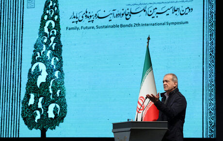 رئیس جمهور: نخبه‌ها بدون شبکه انسانی و مهارت کار گروهی موفق نمی‌شوند