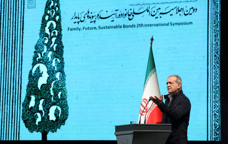 رئیس جمهور: نخبه‌ها بدون شبکه انسانی و مهارت کار گروهی موفق نمی‌شوند