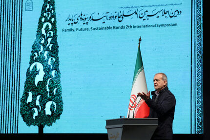 رئیس جمهور: نخبه‌ها بدون شبکه انسانی و مهارت کار گروهی موفق نمی‌شوند