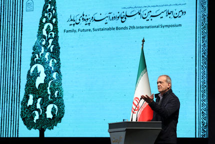 رئیس جمهور: نخبه‌ها بدون شبکه انسانی و مهارت کار گروهی موفق نمی‌شوند