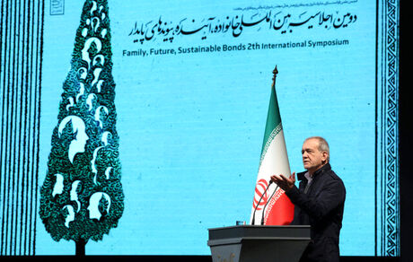 رئیس جمهور: نخبه‌ها بدون شبکه انسانی و مهارت کار گروهی موفق نمی‌شوند