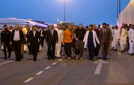 آزادی ۱۰ اسیر جنگی بازداشتی توسط روسیه با وساطت عربستان