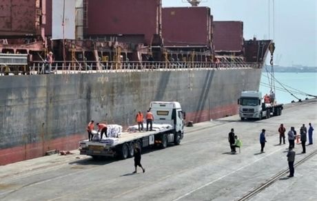 کشتی حامل گندم در راه بندر بوشهر