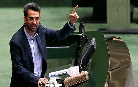 آذری جهرمی از مجلس کارت زرد گرفت