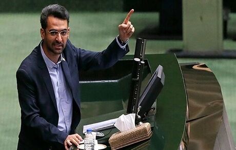 آذری جهرمی از مجلس کارت زرد گرفت