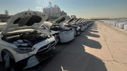 بزرگترین محموله خودروهای سواری مرسدس بنز متعلق به ایران خودرو وارد گمرک شد