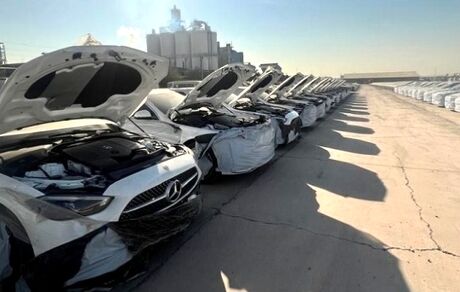 بزرگترین محموله خودروهای سواری مرسدس بنز متعلق به ایران خودرو وارد گمرک شد