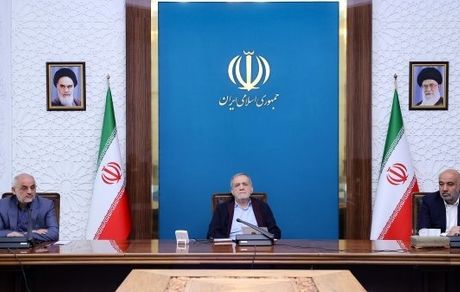 تاکید رئیس جمهور بر بهره‌گیری از ظرفیت مساجد، خانه‌های بهداشت و هنرمندان برای اصلاح الگوی مصرف