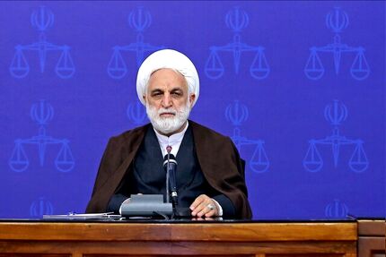 رئیس قوه قضاییه: کمک به دولت برای ارتقاء وضعیت معیشتی مردم و تقویت بنیه اقتصادی کشور را وظیفه خود می‌دانیم