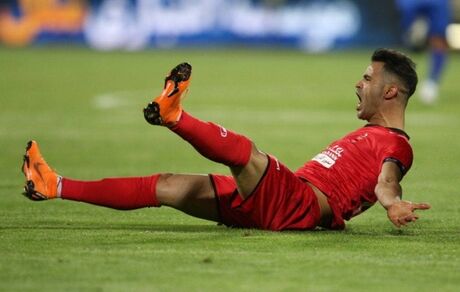 استقلال از مهاجم پرسپولیس شکایت کرد