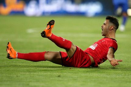 استقلال از مهاجم پرسپولیس شکایت کرد