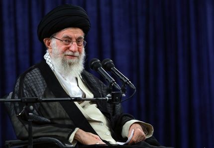 پخش زنده سخنرانی رهبر انقلاب با جمعی از پیشکسوتان و فرماندهان دفاع مقدس