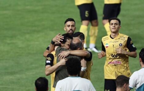 سپاهان با درخشش کسری طاهری از بحران خارج شد / گل‌گهر بالاخره باخت