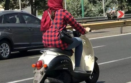 تعلیق مصوبه گواهینامه موتورسواری بانوان  