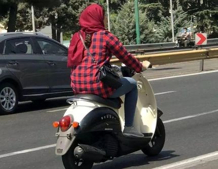 تعلیق مصوبه گواهینامه موتورسواری بانوان  