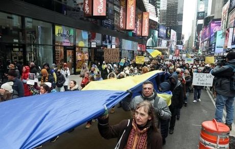 تصاویر | تظاهرات علیه حمله روسیه به اوکراین در نقاط مختلف جهان