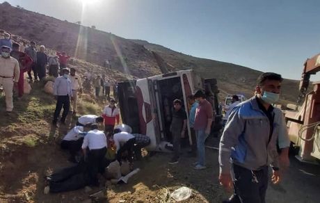 تکذیب فوت نفر سوم در حادثه واژگونی اتوبوس خبرنگاران