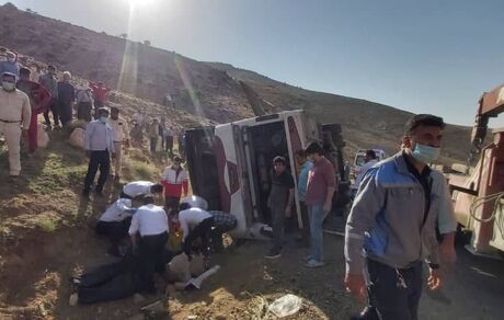 تکذیب فوت نفر سوم در حادثه واژگونی اتوبوس خبرنگاران