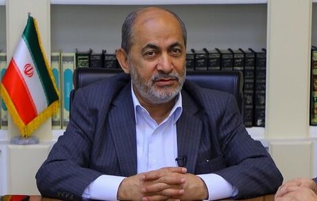 عباس عبدی خطاب به رفیقدوست: چرا حرفهای سفیرانگلیس در باره احمدی نژاد را همان ۱۵سال پیش به مقامات امنیتی نگفتید؟
