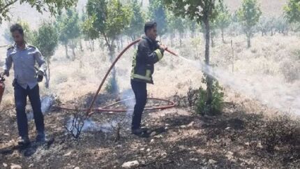مهار آتش سوزی مزارع کشاورزی اشکفتک شهرکرد
