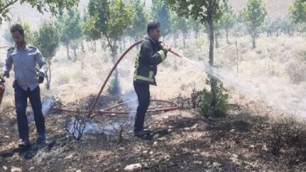 مهار آتش سوزی مزارع کشاورزی اشکفتک شهرکرد