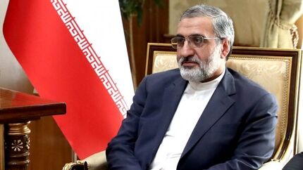 نماینده رییس جمهور از وزیر ورزش و جوانان عیادت کرد