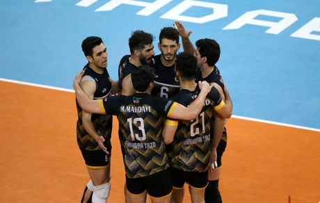 گام بلند مقاومت شهداب یزد برای راه‌یابی به فینال لیگ برتر والیبال / قهرمان فصل قبل باخت