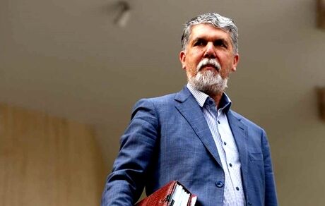 وزیر ارشاد: قرار نیست هنرمندان برای پوشش خود از ما اجازه بگیرند