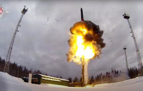 به پیشنهاد ماکرون و در خصوص تنش‌های اوکراین، بایدن و پوتین با هم دیدار می‌کنند