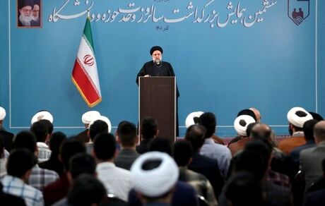 روشنفکر واقعی مخاطرات را شناسایی و با شجاعت هشدارهای لازم را می‌دهد