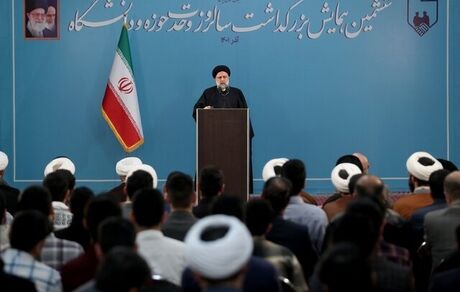روشنفکر واقعی مخاطرات را شناسایی و با شجاعت هشدارهای لازم را می‌دهد